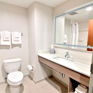 Queen Room Two Queen Beds Hearing Accessible or Non-Smoking